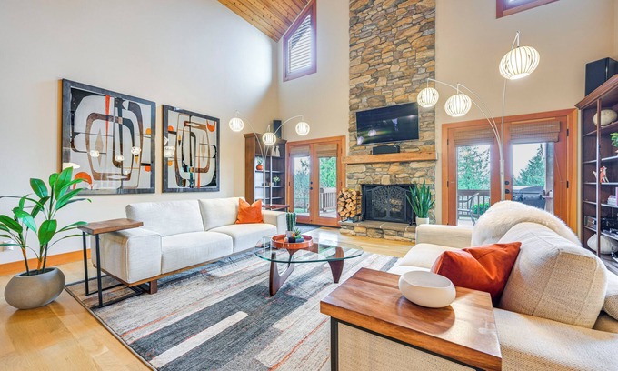 Poulsbo Casa | Gorgeous Home w/ Mt Rainier Views: 4 Mi to Poulsbo