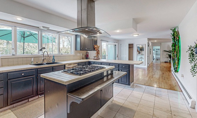 Gardiner Casa | Gorgeous home with fireplaces, skylights, jetted tubs, library & home gym