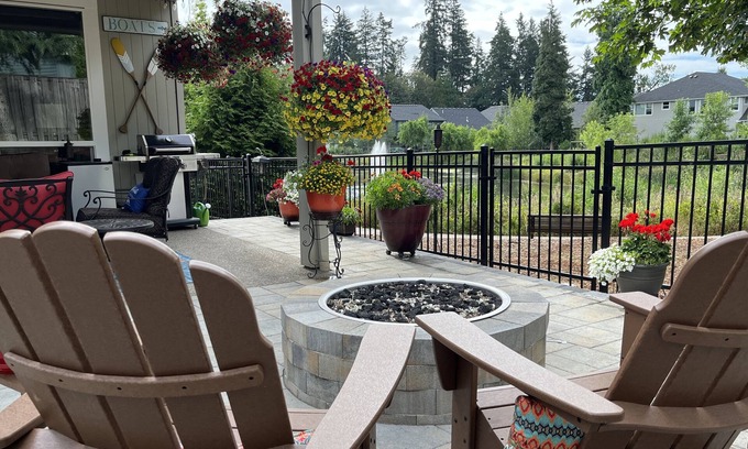 Wilsonville Casa | Gorgeous Home with River Access, Outdoor living, Hot Tub & Close to Wine Country