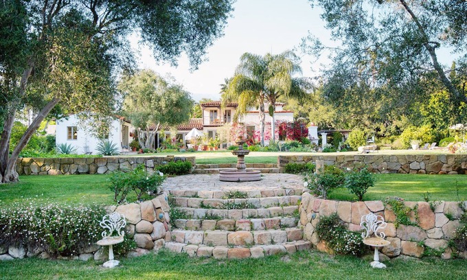 Montecito Casa | Interior magnífico, jardines llenos de alma, chimeneas, piscina y cancha de bochas