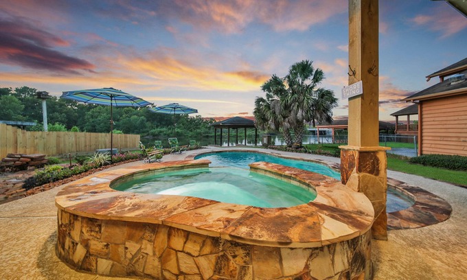 Montgomery Casa | Gorgeous Lakefront Retreat House w/Heated Pool, Spa & More Fun Relaxing Getaway!