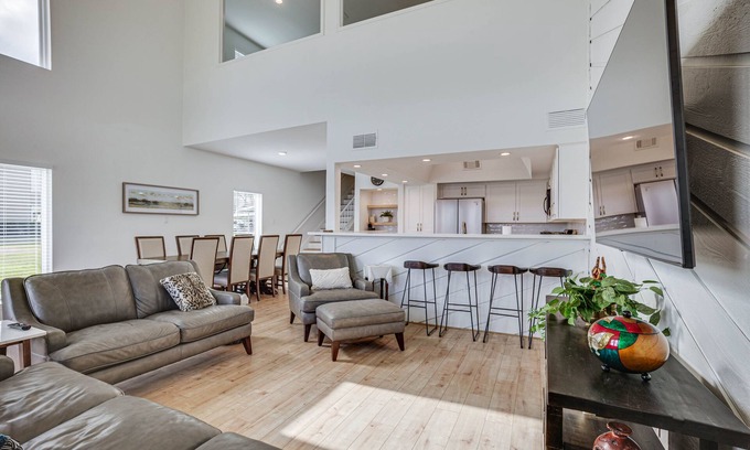 April Sound Casa | Gorgeous Lakefront Townhome w/ Pool Access & Views
