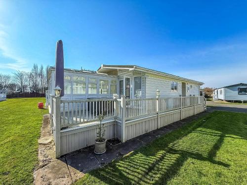 Skegness Cabina | Gorgeous Lodge With Decking At Southview Holiday Park In Skegness Ref 33093V