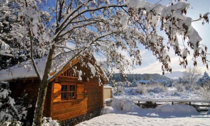 Ohakune Cabaña | Gorgeous Log Cabin, Outdoor Bath & Mountain Views