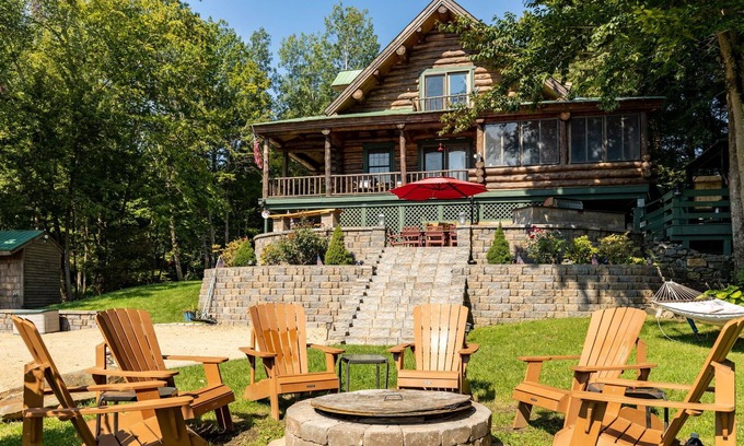 Farmington Casa | GORGEOUS log home with hot tub and private beach on peaceful Baxter Lake in NH