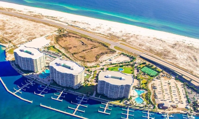 Orange Beach East Condominio | Gorgeous Lush 2 Bedroom Condo with Amazing Views and Endless Amenities