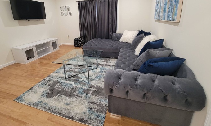 Irvington Apartamento | Gorgeous Modern Suite