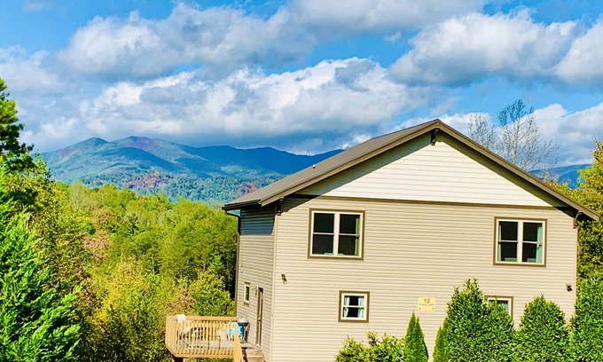 Asheville Casa | Excelentes vistas a la montaña, ubicación conveniente, acceso al río, perros, 12B