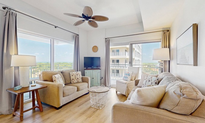Sandestin Condominio | Gorgeous multi unit w full kitchen, shared pool and easy beach access