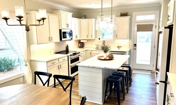 Morehead City Casa | Gorgeous NEW 5-bed, 3.5-bath home next to Taylor's Creek!