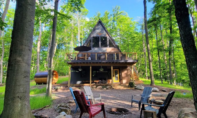 Bellaire Casa | Gorgeous New A-Frame w/ Sauna & Gameroom - Minutes to Pools, Golf and Skiing