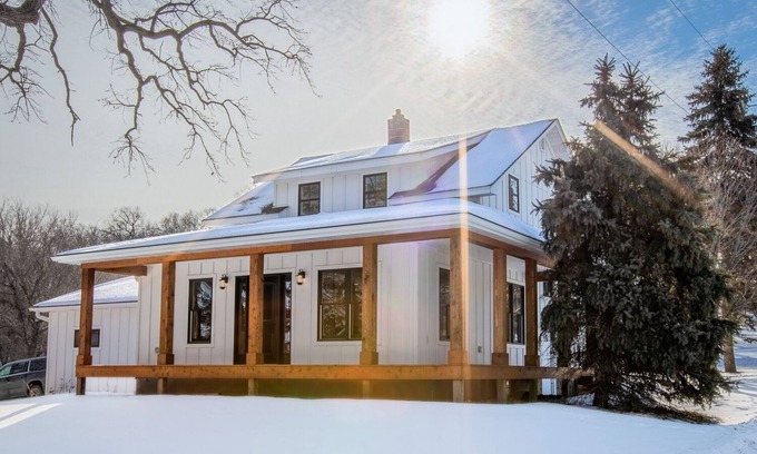 Rosemount Otro | Gorgeous Newly Renovated Farmhouse on 26 Private Acres