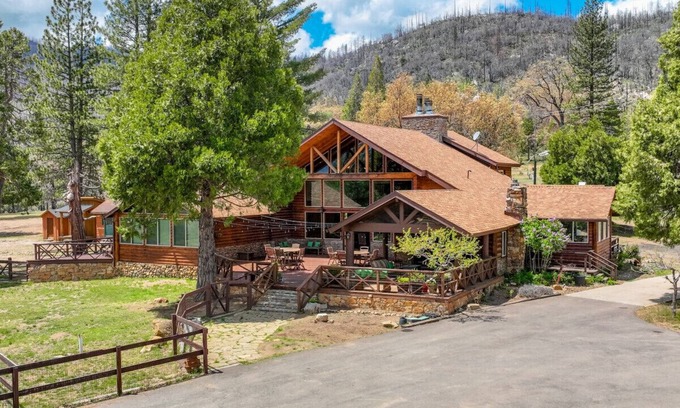 North Fork Cabina | Gorgeous North Fork Cabin Near Bass Lake!