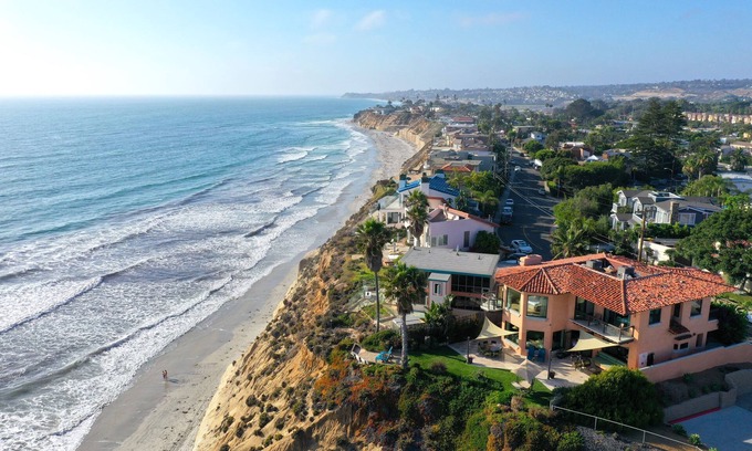 Olde Solana Beach Casa | Designer Oceanfront Beach House, Walk to Beach, PLAYA DEL MAR / SOLANA