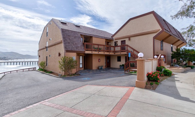 Cayucos Condominio | Gorgeous Oceanfront Condo