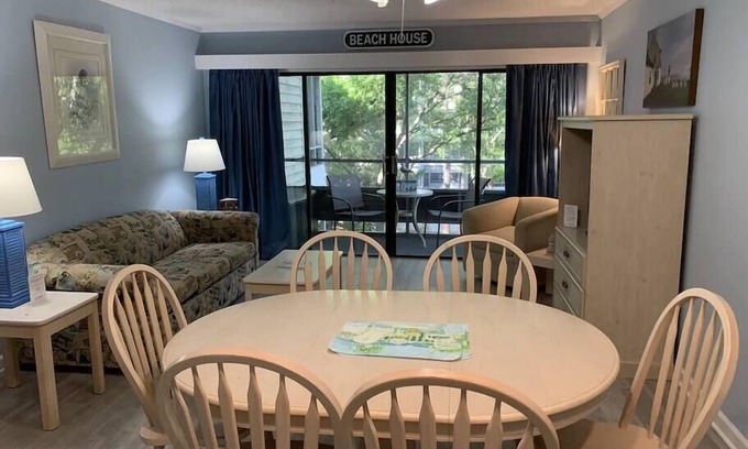 Myrtle Beach Apartamento | Precioso, recientemente remodelado condominio que está a 3 minutos a pie de la playa !!!
