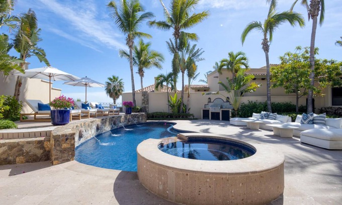 Palmilla Casa | Gorgeous Palmilla Home Near Swimmable Beach!