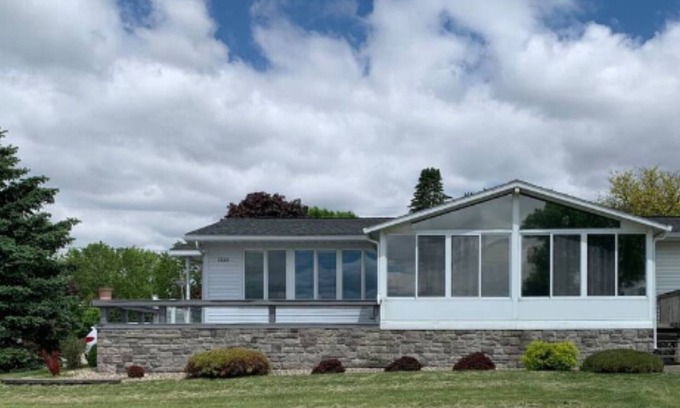 Clear Lake Casa | Gorgeous Panoramic Lake View Home
