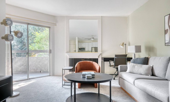 Pasadena Apartamento | Gorgeous Pasadena 1BR w/ Gym & Pool, nr Colorado Ave, by Blueground