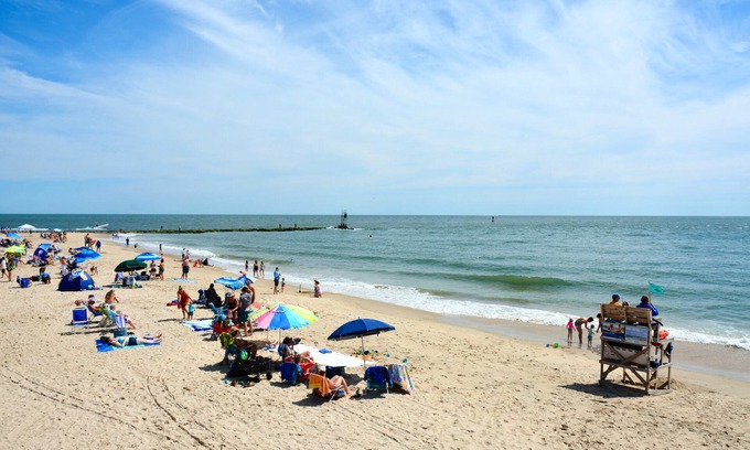 Bethany Beach Casa | Gorgeous Pet-Friendly Bay Front Bethany Beach Townhouse Parking & Pool