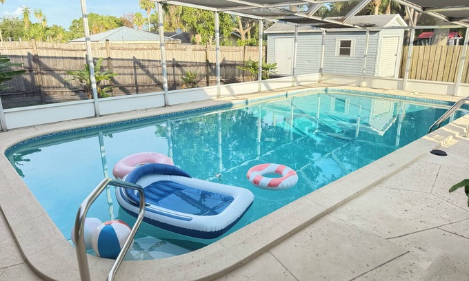 Lakeland Casa | GORGEOUS Pool Home Central Location! Family and Pet friendly!
