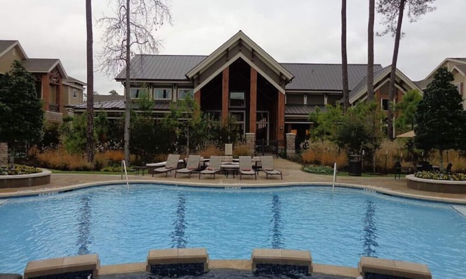 Grogan's Mill Apartamento | Gorgeous Pool View 1 Bedroom / 1 Bath Condo en The Woodlands