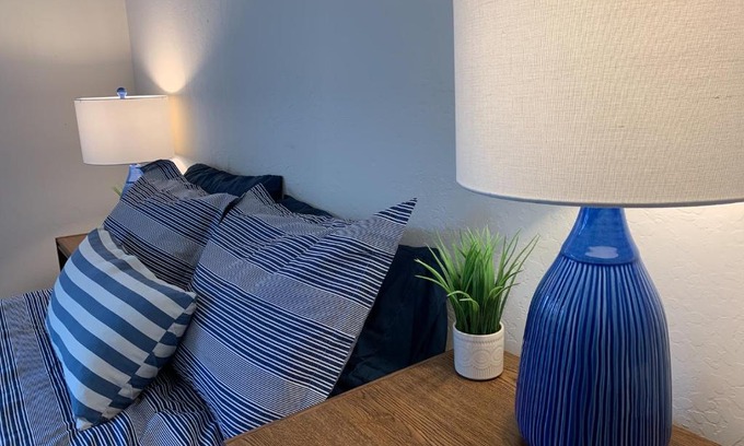 Saratoga Casa | Gorgeous Queen Bedroom in Lg Saratoga House - Cars Available