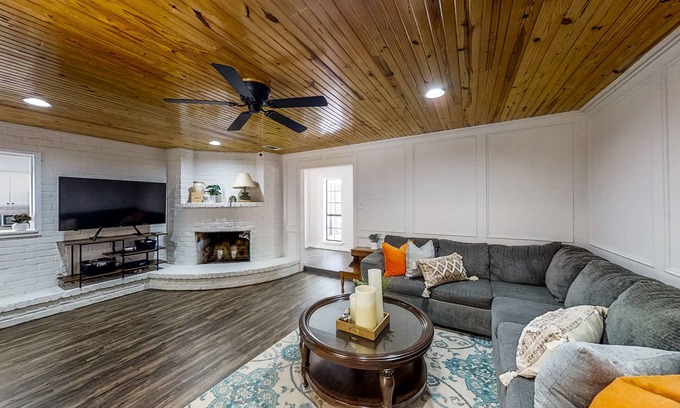 Bellville Casa | Gorgeous Ranch-Style Home on Nearly 3 Peaceful Acres - Dogs Welcome