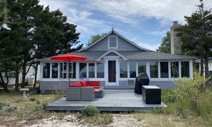 Slaughter Beach Cabaña | GORGEOUS, RECENTLY RENOVATED, WATERFRONT COTTAGE