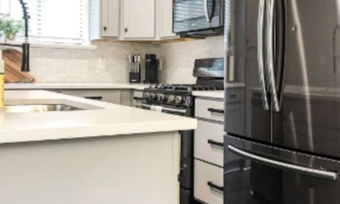 Madison Heights Casa | Gorgeous renovated 4-bedroom