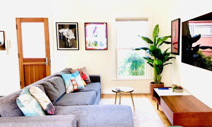 South of Market Cabaña | Gorgeous SF 2-Bedroom 2-Bathroom Cottage, 2-Car Garage, Sun Deck & Patio in SoMa