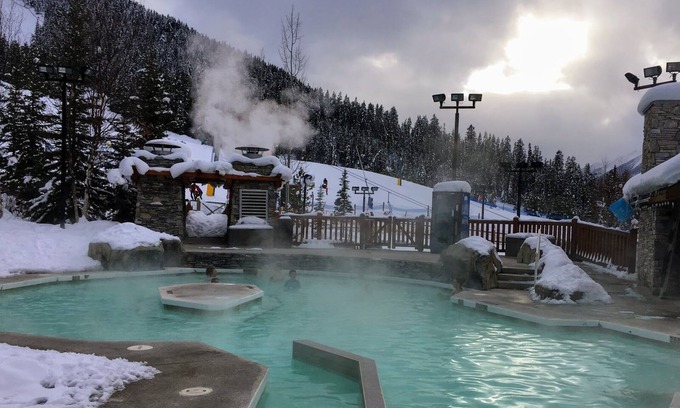 East Kootenay Complejo | Gorgeous Slopeside Upper Village Ski In/ Ski Out