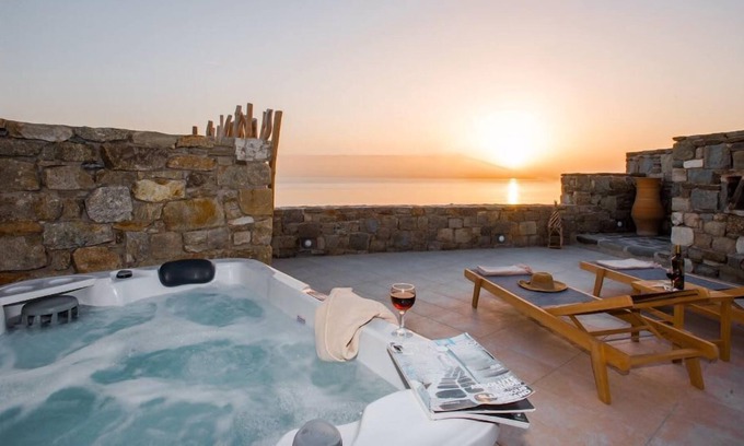 Agios Stefanos Casa | Gorgeous Studio with Jacuzzi in Cycladic Architecture Overlooking the Aegean