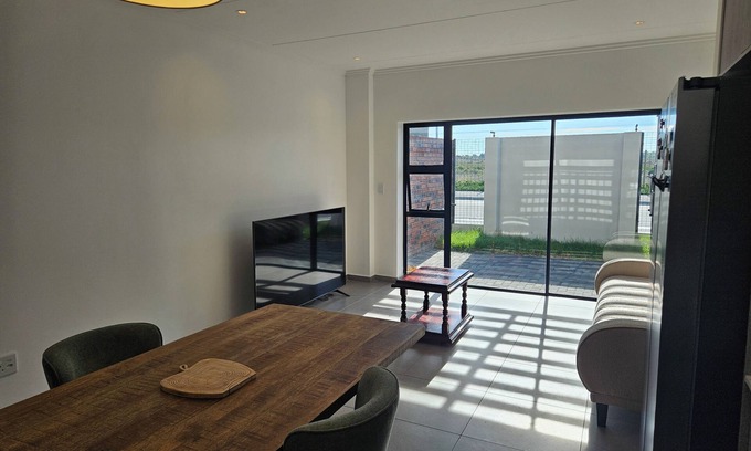 Cape Town Casa | Gorgeous & tasteful La Serena Magnifique family home close to Big Bay beach