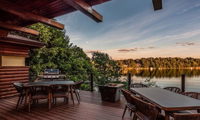 Pine River Cabina | Gorgeous view of Long Lake, Lakefrontcabin hottub fireplace kayaks paddleboards