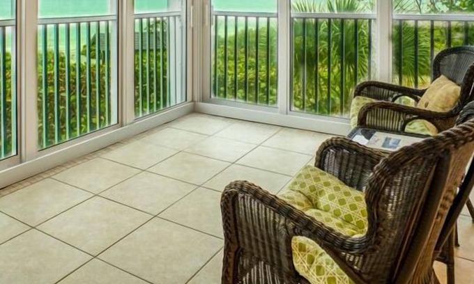Sanibel Condominio | Gorgeous views from this updated two bedroom two bathroom Gulf Front Condo