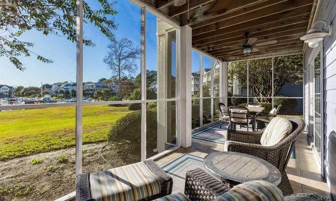 St. James Condominio | Gorgeous Views of the St James Marina from this 1st Floor Dog Friendly Condo