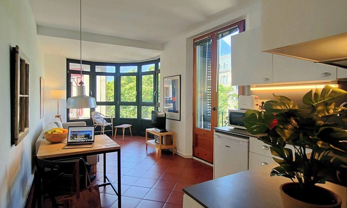 Gothic Quarter Apartamento | Rambla A - Gorgeous views over La Rambla