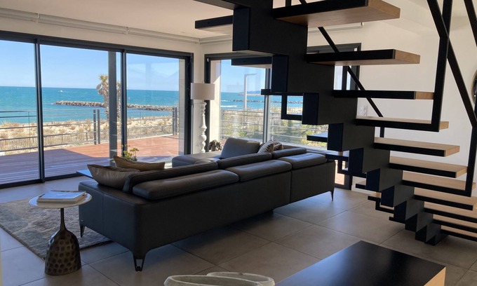 Saint-Cyprien Plage Villa | Gorgeous villa right in front of the beach
