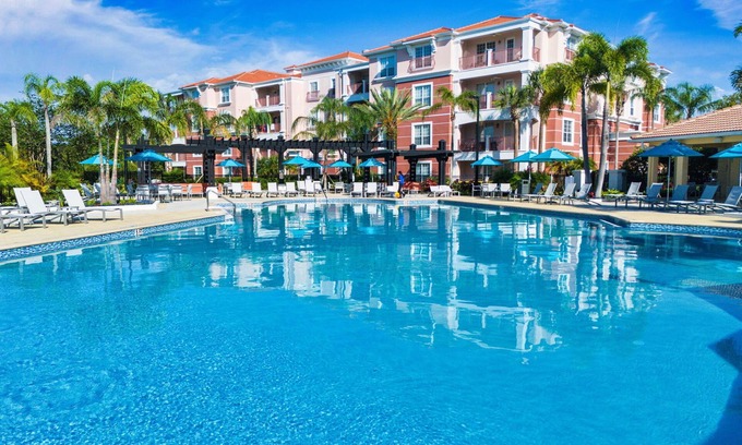 Florida Central Atlantic Coast Apartamento | Gorgeous Vista Cay Condo, Next to Resort Clubhouse