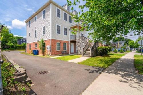 Fair Haven Apartamento | Gorgeous Waterfront 3 Bedroom, 1.5 Bathroom Unit.