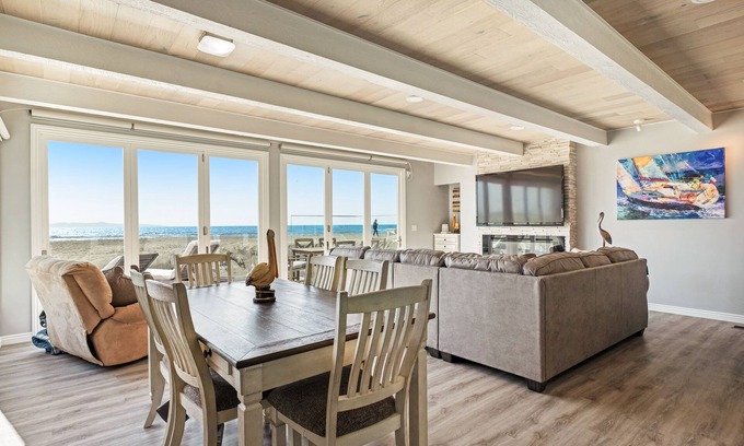 Oxnard Shores Casa | Hermosa casa frente al mar con jacuzzi privado, chimenea a gas y acceso a la playa