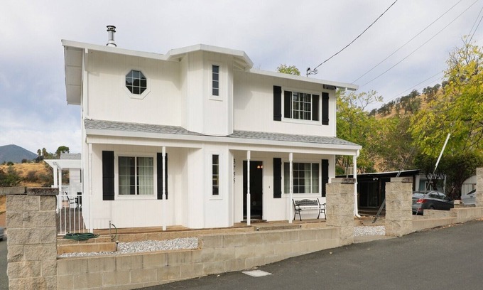 Clearlake Casa | Gorguous and spacious home with panoramic views in Clearlake.