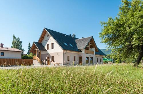 Ribnica Casa | Gostilna in picerija Harlekin