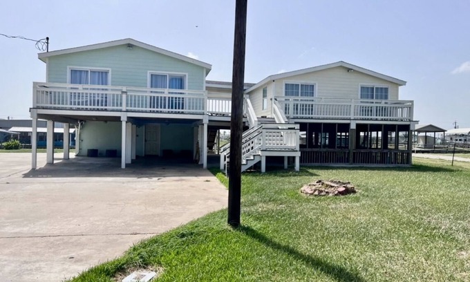 Cedar Lane Cabaña | Gotta get away? Fishing, kayaking, or just spending the day at the beach.