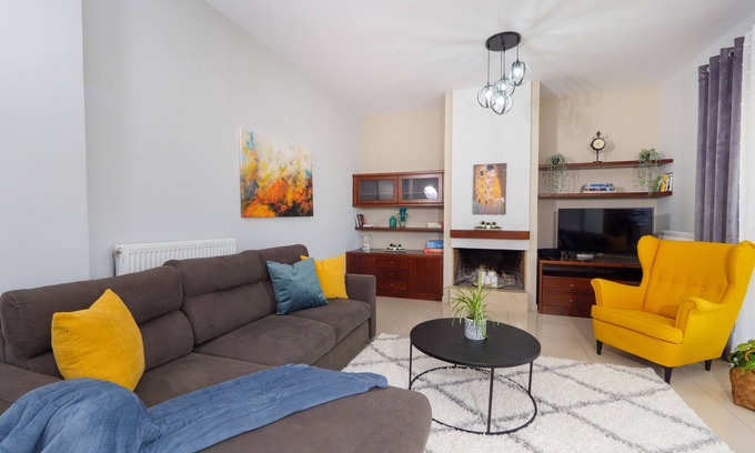 Heraklion Apartamento | ★ GPK Bright & Stylish 4BR | Central Getaway | Free Parking