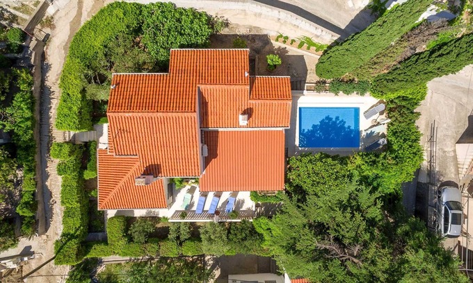 Baska Voda Villa | Elegante villa familiar de 5 dormitorios para 8 personas, con piscina privada, cerca de la playa