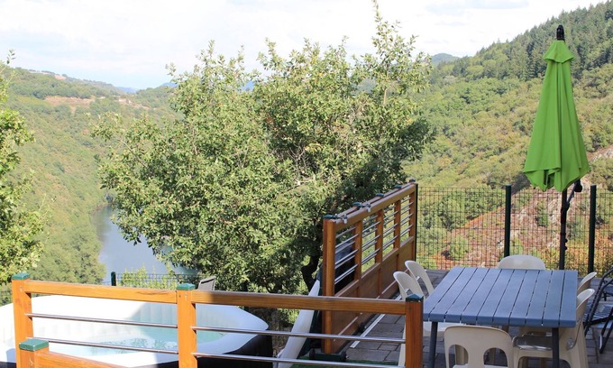Montclar Casa | Casa de vacaciones moderna con jacuzzi en Brousse-le-Château
