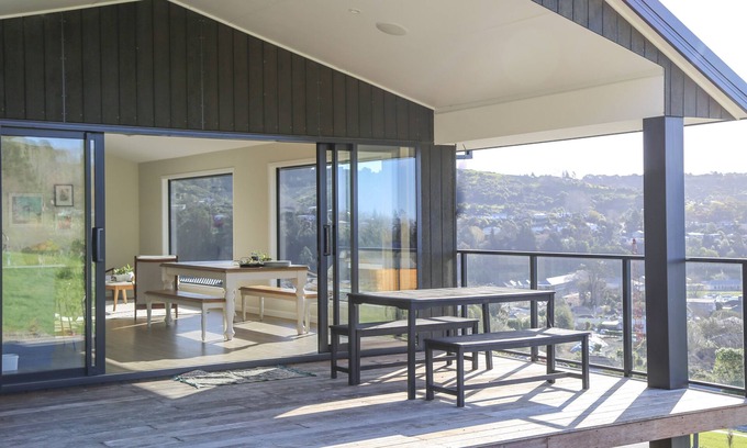 Nelson South Casa | Grampians Views Nelson: 4 Bedrooms, 3 Baths, Sun & City Proximity!