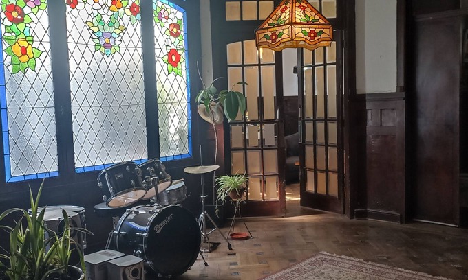 Downtown Santiago Casa | Gran casona en barrio Yungay, recién remodelada. Barrio muy tranquilo y céntrico